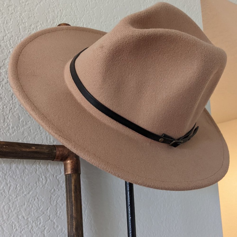 Womens Camel Hat